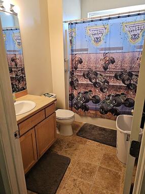 Image of 1708 E Canterbury Dr