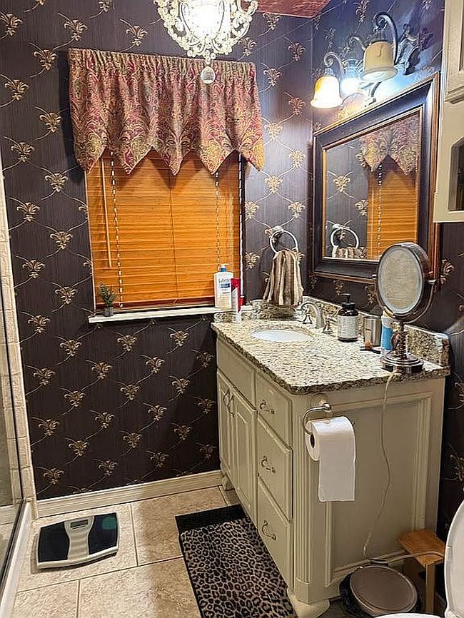 Additional photo 3 of property located at 5928 Nw 27th St