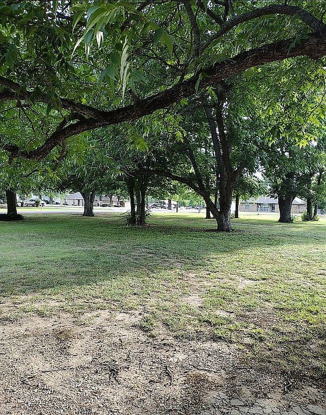 Photo of 1830 W Washington St, Paris, TX