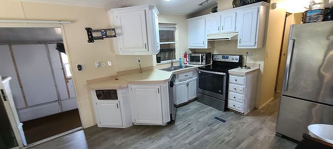 Additional photo 3 of property located at 827 Peacock Ln