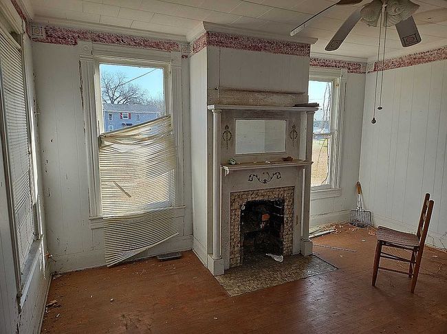 Image of 209 E Burgess St