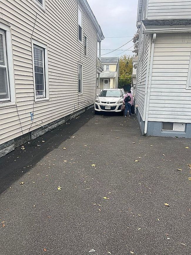 Image of 842 Main Ave