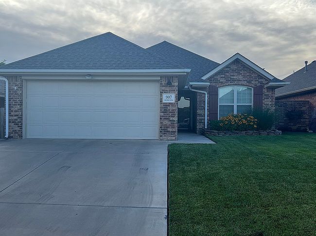 Additional photo 1 of property located at 907 Rosenda Ln