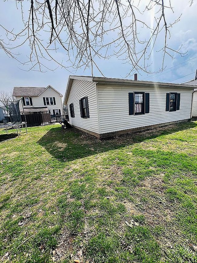 Image of 125 Beaver St