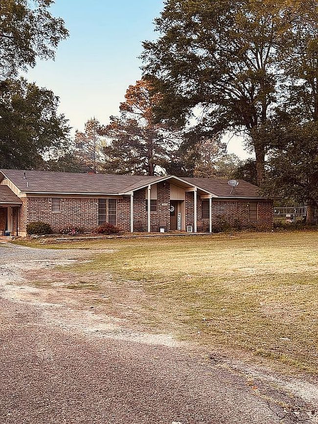 Photo of 2858 Satterfield Ln, Texarkana, AR
