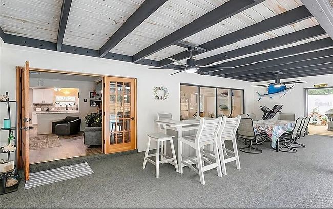 Image of 203 N Sweetwater Blvd