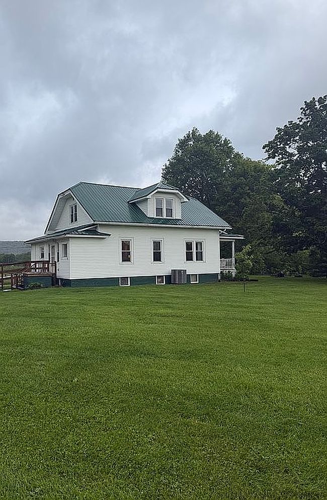 Photo of 5690 Burkes Garden Rd, Tazewell, VA