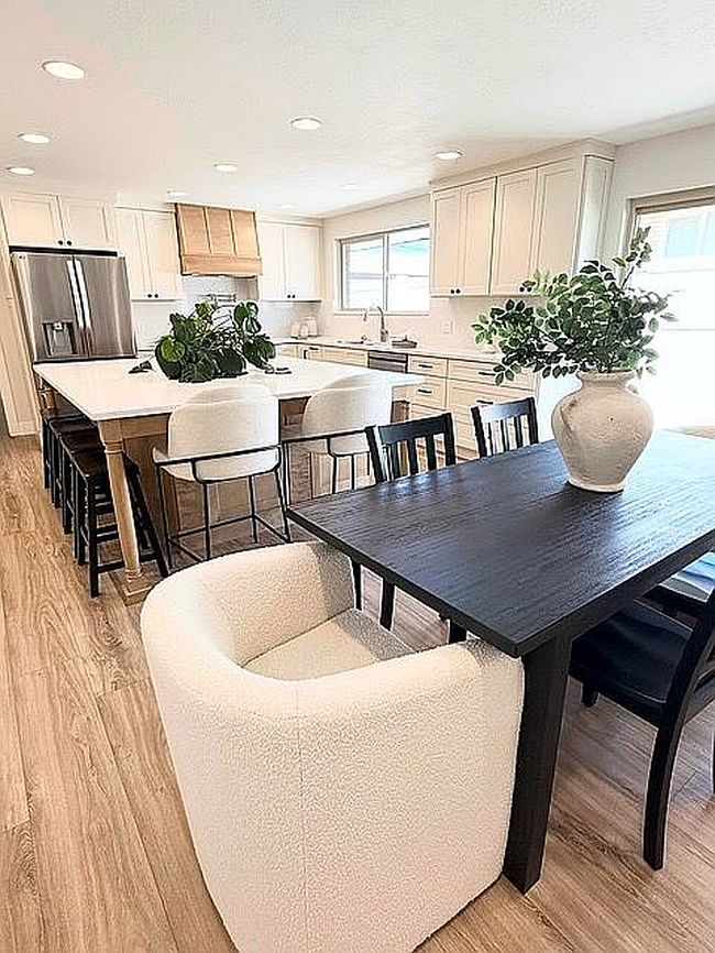 Photo of 2415 E Arnett Dr, Salt Lake City, UT