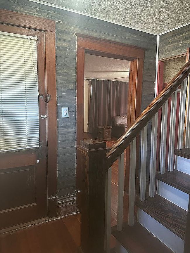Image of 628 E Locust St