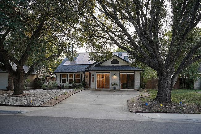 Photo of 2106 Bluebonnet Dr
