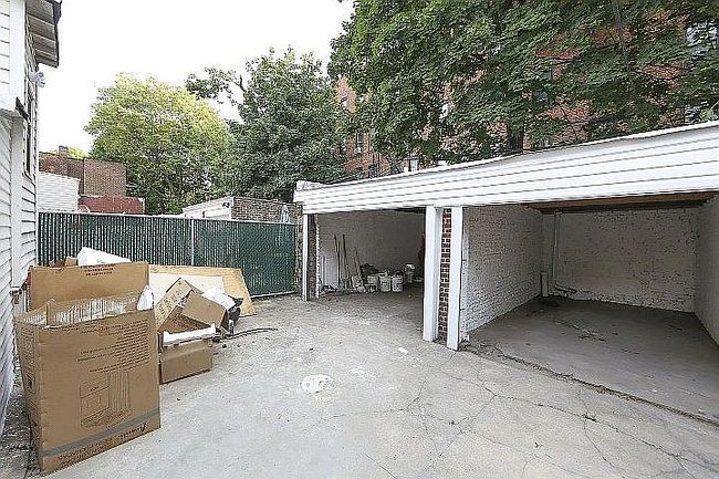 Image of 128 E 35th St