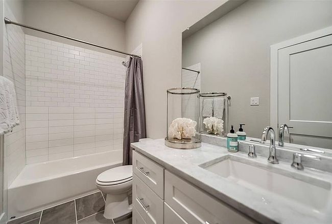 Additional photo 1 of property located at 4226 Roseland Ave #203