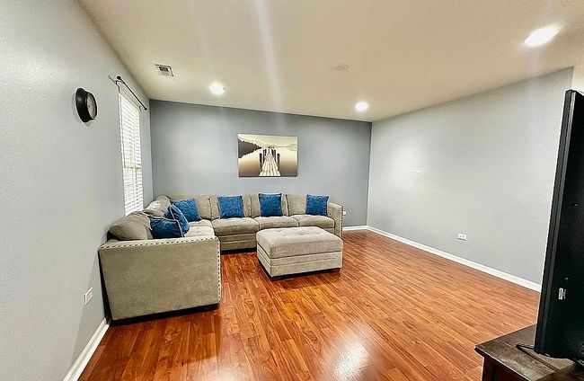 Photo of 4351 Fraser Cir, Naperville, IL