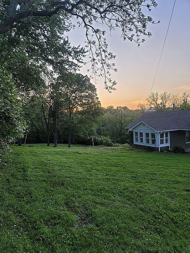 Photo of 2218 S Glenwood Ave, Independence, MO