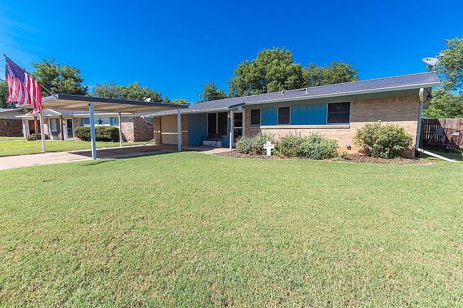 Photo of 104 Hope Ln, Iowa Park, TX