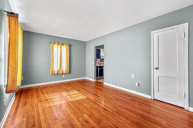 Additional photo 1 of property located at 2408 48th St