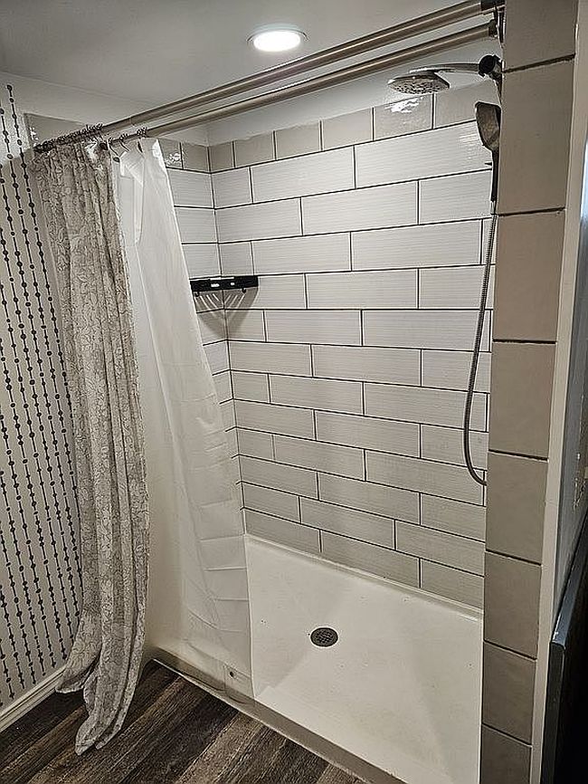 Image of 2394 Middle Rd