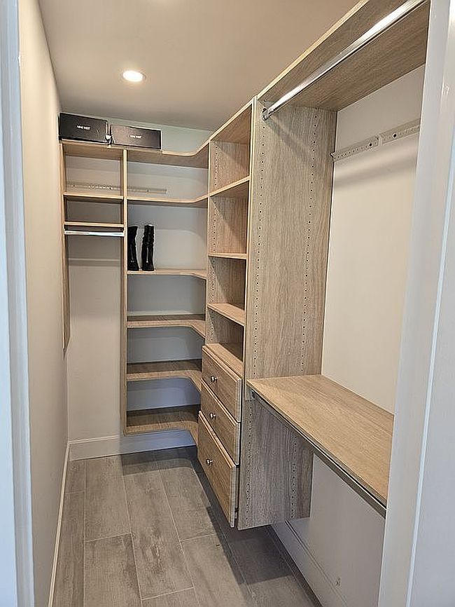 Additional photo 2 of property located at 319 Preston Way E #H