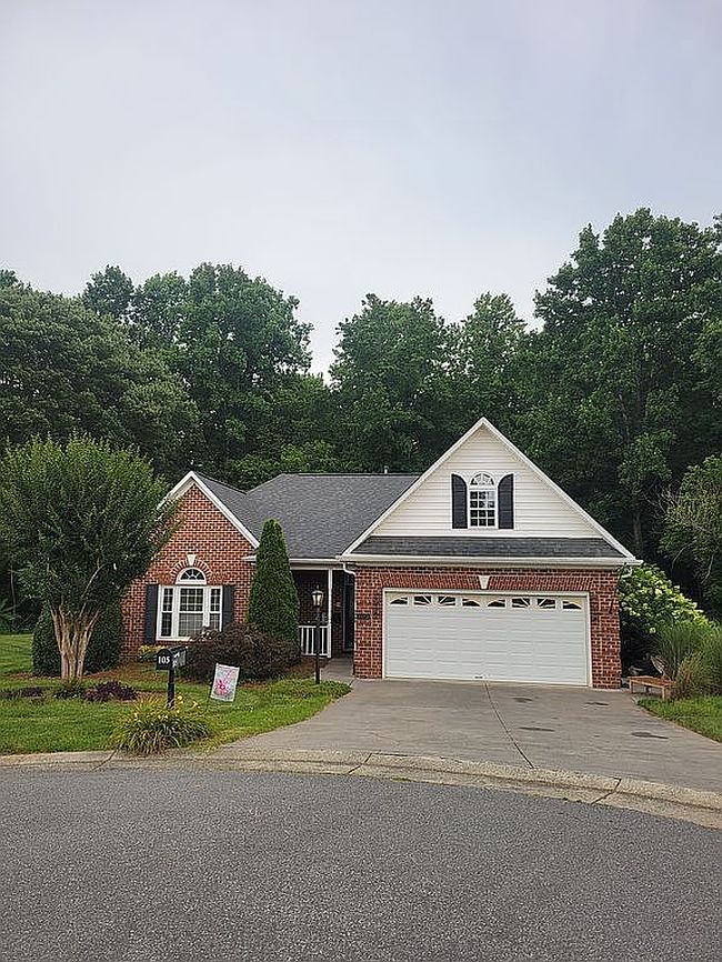 Photo of 105 Meadows Edge Rd, Clemmons, NC