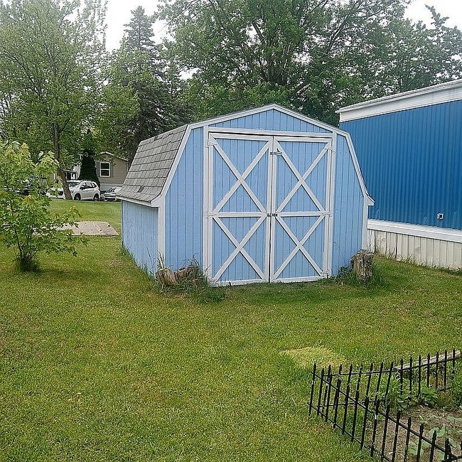 Photo of 39 Charlevoix St, New Hudson, MI