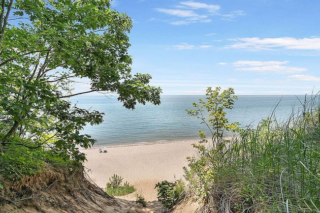Photo of 4811 Lakeshore Dr, Holland, MI