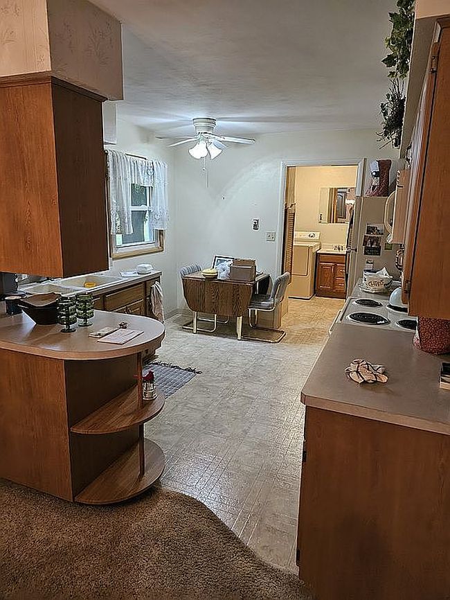 Photo of 406 E Sunset Dr, South Whitley, IN