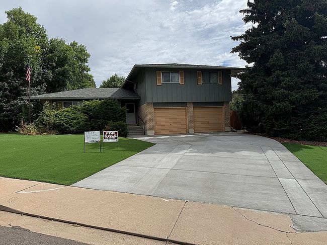 Photo of 2890 S Golden Way