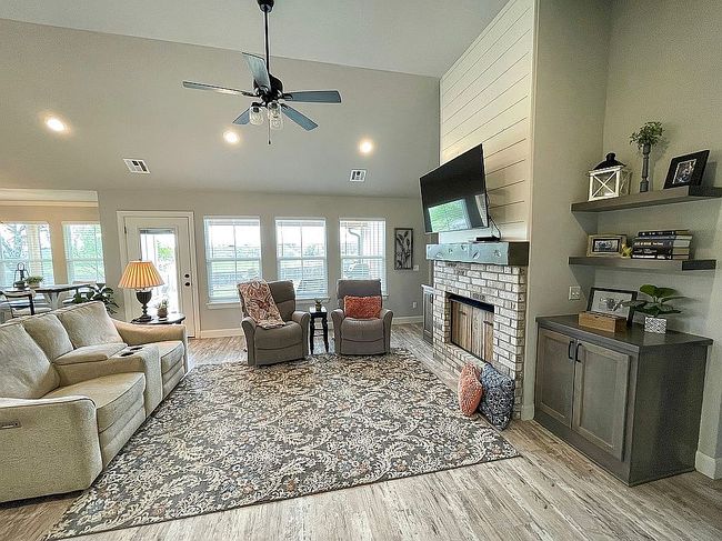 Image of 910 N Ash Ave