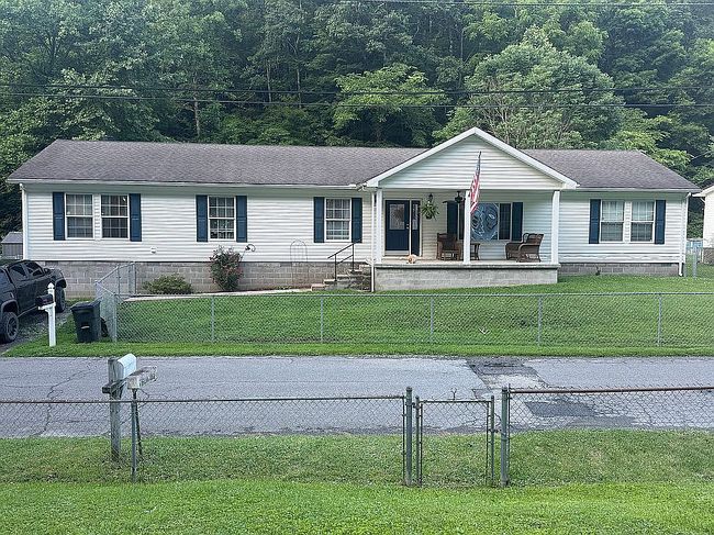 Photo of 81 Muncy Dr, Delbarton, WV