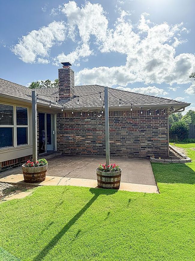 Additional photo 2 of property located at 8229 Nw 99th St