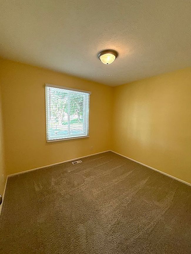 Photo of 13603 Slayton St, Omaha, NE