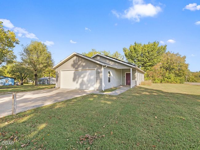 Additional photo 1 of property located at 102 N Davis Ave