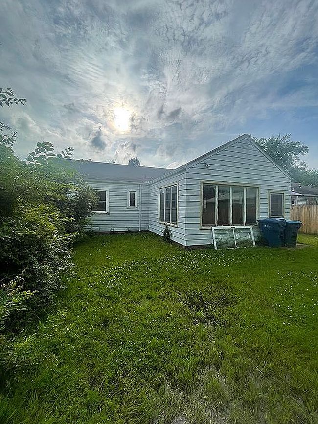 Photo of 5617 Burns Rd, North Olmsted, OH