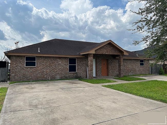 2113 N G St, Harlingen, TX