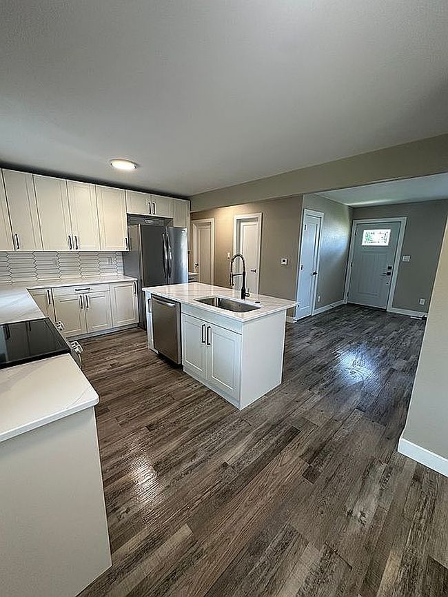 Photo of 625 E High St, Davenport, IA