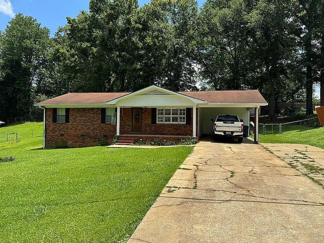 Photo of 63 Nancy Dr, Oxford, AL