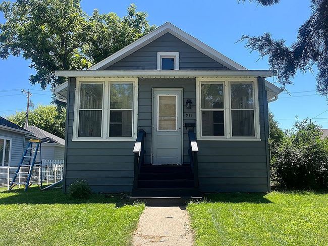 Photo of 211 S Courtland St, Chamberlain, SD