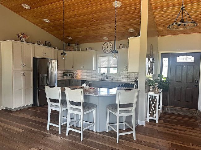 Photo of 2104 14th St, Camanche, IA