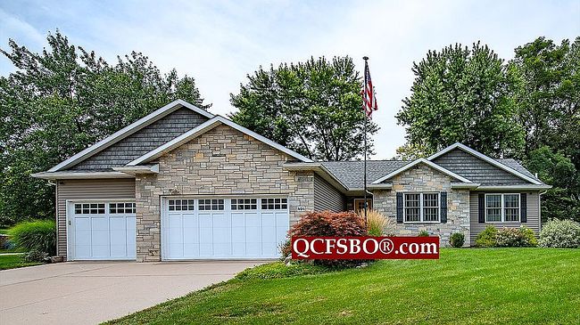 Photo of 404 Stagecoach Trl, Le Claire, IA