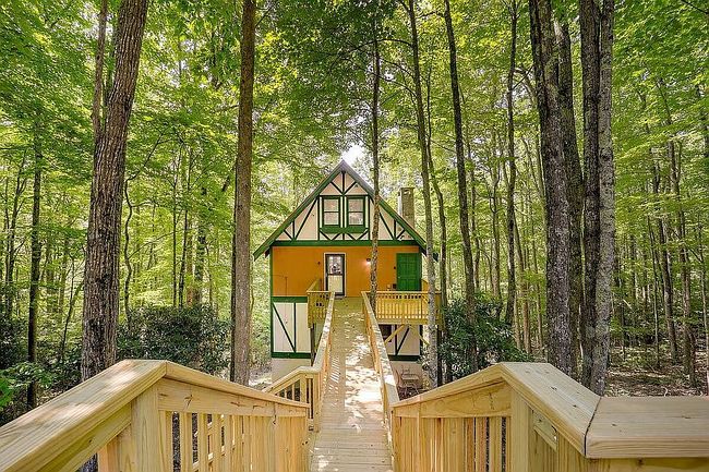 Photo of 155 Rhododendron Dr, Banner Elk, NC