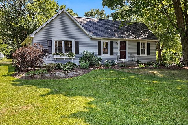 Photo of 13506 Darrow Rd, Vermilion, OH