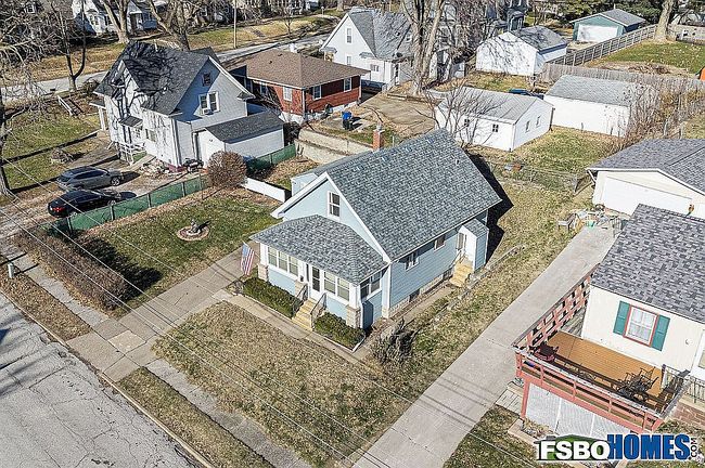 Photo of 2316 E Pleasant St, Davenport, IA