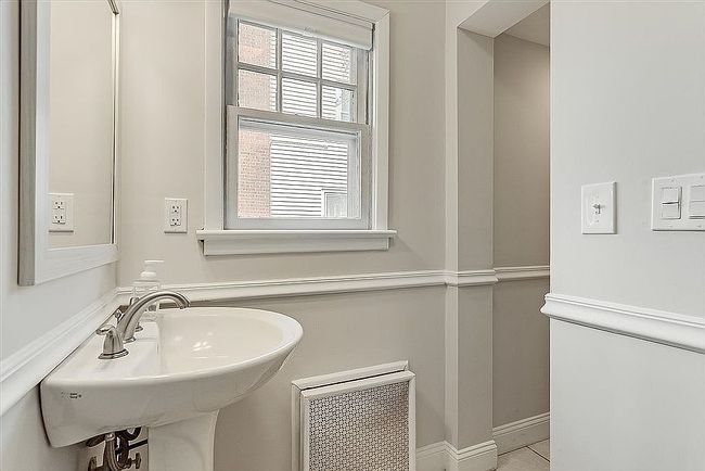Image of 143 Parmelee Ave
