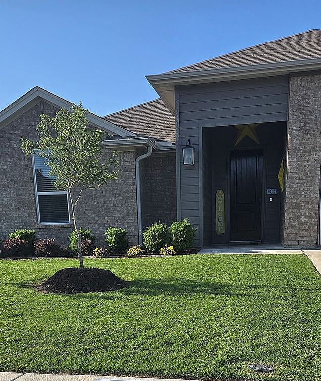 Photo of 636 Mooney Dr