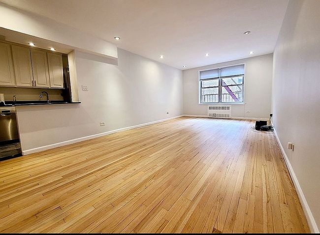 Photo of 302 E 88th St Apt 6K, New York, NY