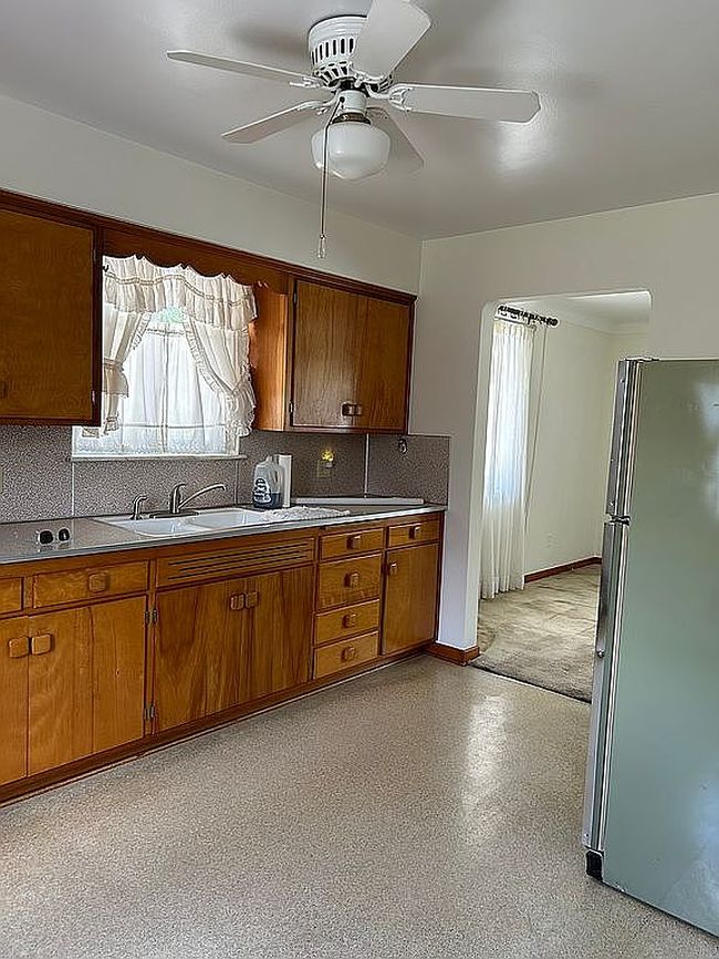 Photo of 1033 Wall St, Maumee, OH