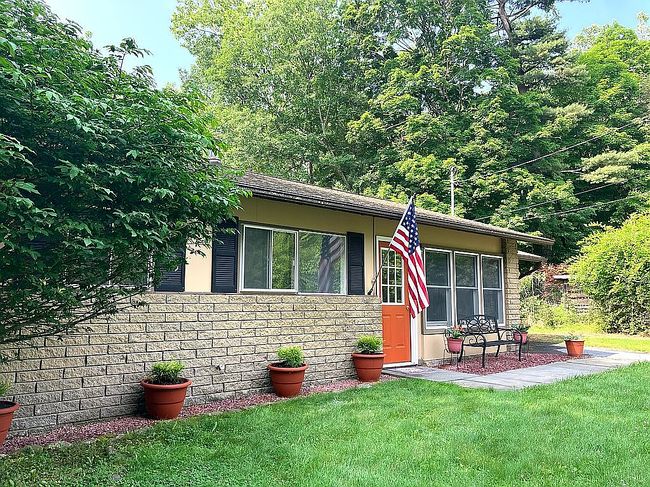 Photo of 44 Overlook Dr, Woodstock, NY