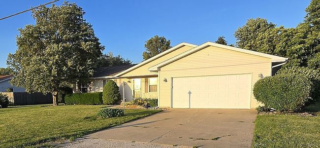 Photo of 3 Village Rd, Mansfield, IL