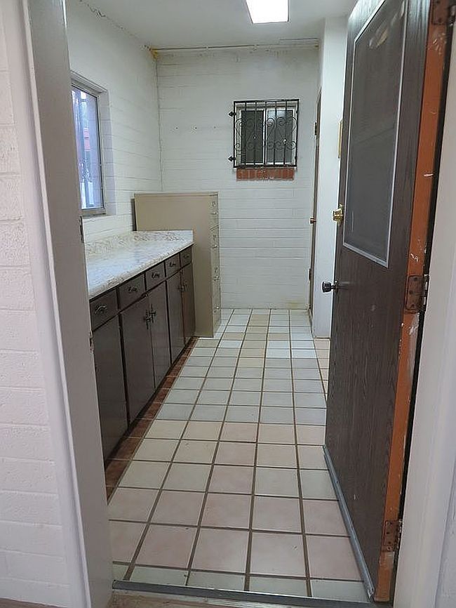 Additional photo 1 of property located at 318 W Santa Maria St