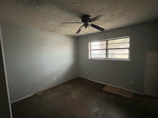 Image of 104 W Short St